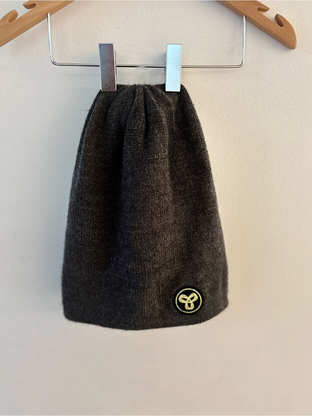 BNWOT Aritzia TNA Dark Grey Beanie Slouchy Toque Hat, One Size, New condition